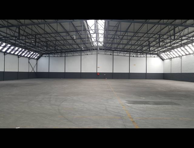 1,860M² FACTORY TO LET IN KILLARNEY GARDENS